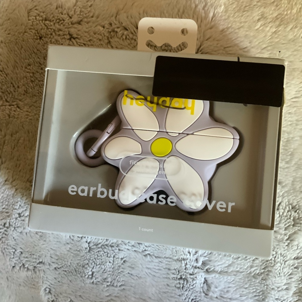 Heyday Gray Daisy Earbud Case Box